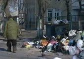 Пока Управляющие компании борются за сферы влияния, дворы жителей Владивостока обрастают мусором.