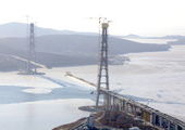 Ледовая обстановка в акватории усложняет строительство моста на остров Русский