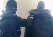 Бойцы УБЭП задержали мужчину с долларами в центре Владивостока