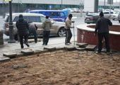Во Владивостоке демонтируют новую тротуарную плитку