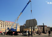На центральной площади Владивостока демонтирован огромный экран