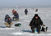 На Сахалине с дрейфующей льдины были сняты 675 рыбаков