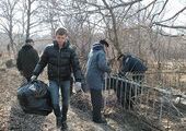 Жители Владивостока навели порядок на заброшенном кладбище
