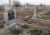 На кладбище в Приморье вандалы разрушили 13 надгробий