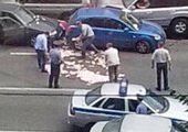 Неизвестные разбросали деньги на улице в Приморье