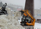 Очистка Владивостока от снега продолжается в усиленном режиме