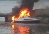 Очевидцы сняли на камеру, как сгорел дорогой катер во Владивостоке
