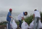 Молодежь Владивостока отправила мэру города мешки с мусором