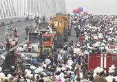 На праздник открытия моста через Золотой Рог решил прийти весь Владивосток
