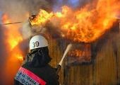 Пожарные спасли двух человек из горящего дома в Арсеньеве