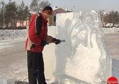 Созданию ледяной сказки на площади мешает тёплая погода