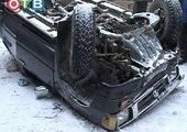 Неуправляемый автомобиль во Владивостоке упал с четырехметровой стены