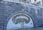 Во Владивостоке разрисовали историческую архитектурную арку