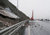 На дороге, которую строили к саммиту АТЭС, опять произошел оползень