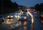 Мощный тайфун вывел из строя десятки машин во Владивостоке