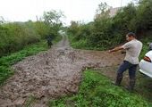 Дорожники Владивостока, разгребая последствия тайфуна, завалили частный сектор грязью