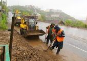 Дорожники Владивостока, разгребая последствия тайфуна, завалили частный сектор грязью
