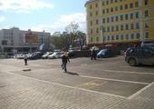 Еще одна парковка "для своих" появилась возле здания аэроэкспресса во Владивостоке