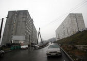 Жителям гостинок во Владивостоке вернули свет только после того, как они перекрыли трассу