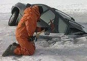 Пять автомобилей за один день провалились под лед в Приморье