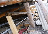 Во Владивостоке ветром снесло крышу жилого дома
